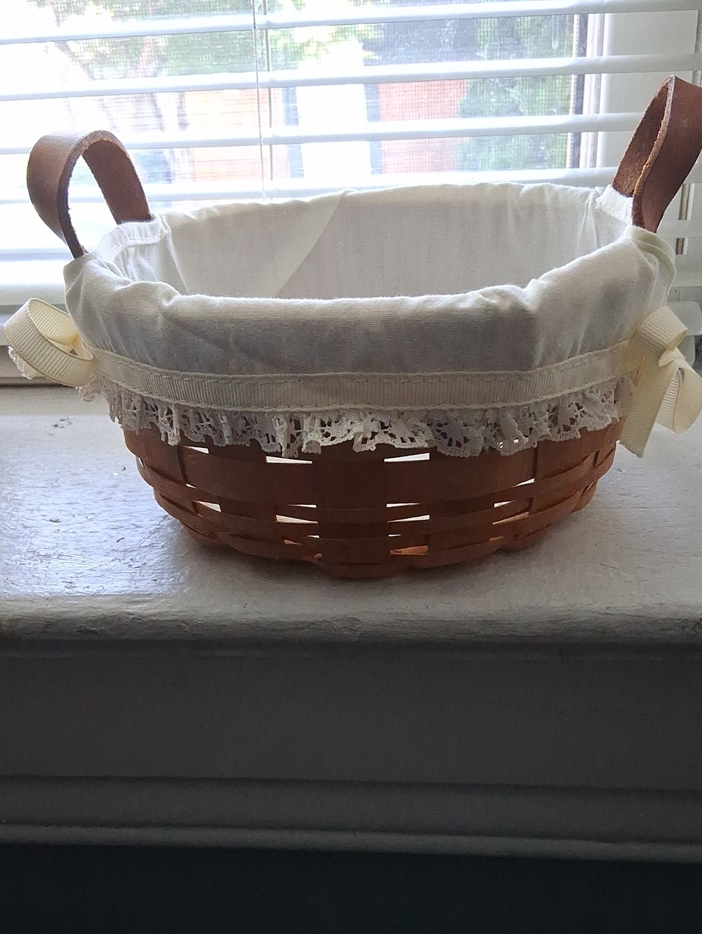 1993 Longaberger Brown Woven Basket with Cream Liner and Lace Trim 6 X 3